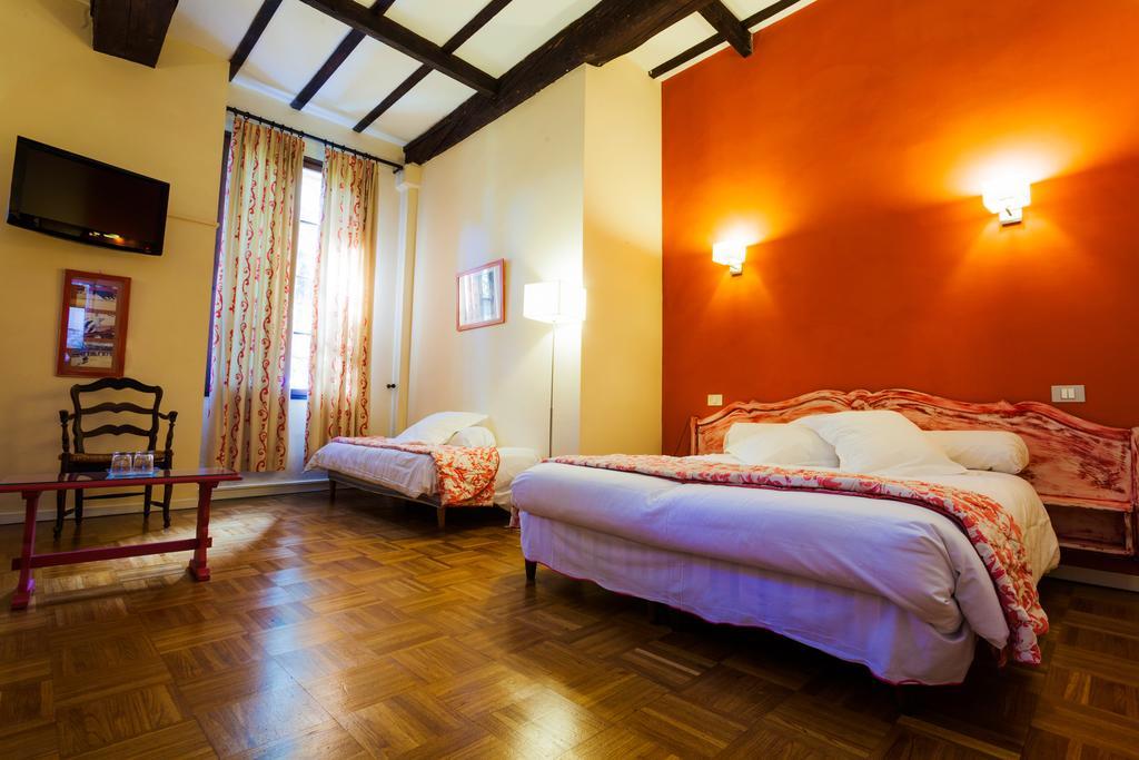 Auberge Du Pont Romain Sommieres Room photo